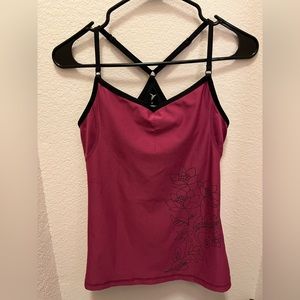 Bundle of two Old Navy Active Sports Tank Tops Racerback😍❤️